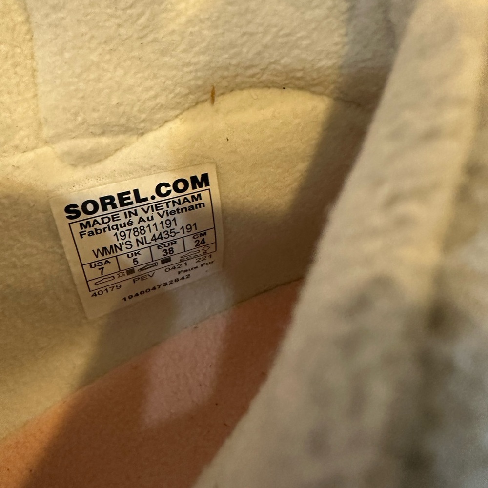 Merrell Cream Winter & Rain Boots - Picture 8 of 9